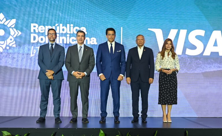 David Collado y Jorge Lemus presentan alianza entre turismo y Visa internacional.