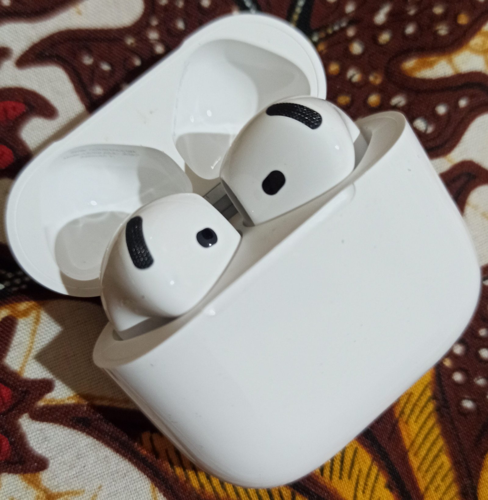 Apple AirPods 4 — fotografía de referencia